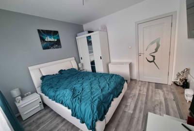 Apartament cu 3 camere semidecomandat în Micro 17 - 2