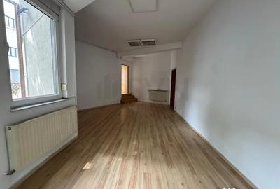Casă cu 10 camere cu Teren 402 Mp în Lacul Tei - 2