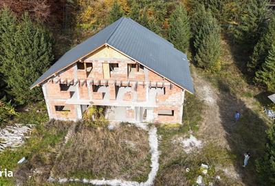 Casă cu 4 camere cu Teren 7000 Mp în Central - 4