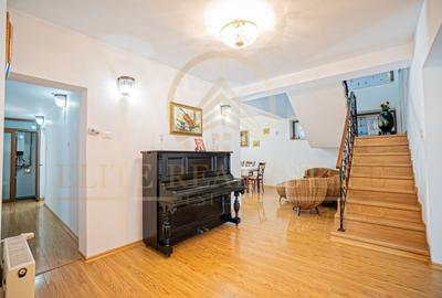 Ovidiu Sud - Zona premium - Vila impozanta, curte mare, garaj, terasa! - 9