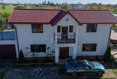 Casa / Vila de Vanzare - 18