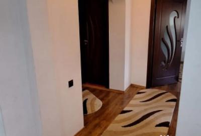 Apartament cu 3 camere decomandat, mobilat în Central