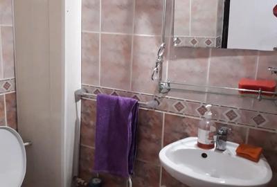 Inchiriez apartament 3 camere, decomandat, 70mp, zona Nicolina 2 - 4