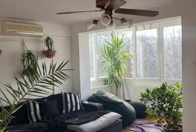 Apartament cu 3 camere decomandat, mobilat în Tudor