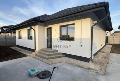 Casă individuală cu 4 camere cu Canalizare în Dragomirești-Vale - 1