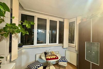 Apartament cu 3 camere decomandat în Tractorul - 5