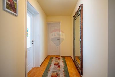 Casă individuală cu 6 camere cu Canalizare în Poiana Țapului - 12