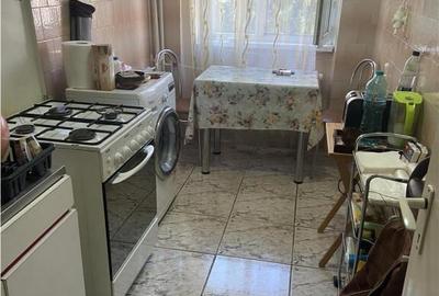 Apartament 3 camere , zona Scoala 10- Sala Polivalenta, et 4 - 14