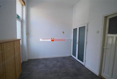 Spațiu comercial, de 91 mp, în Central - 6