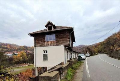 Casă cu 8 camere cu Teren 10100 Mp în Stănești - 5