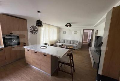Apartament cu 4 camere semidecomandat în Universității - 1