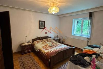 Spațiu comercial, de 1,500 mp, în Central - 11