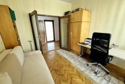Apartament cu 3 camere semidecomandat, mobilat în P-ța Ovidiu - 12