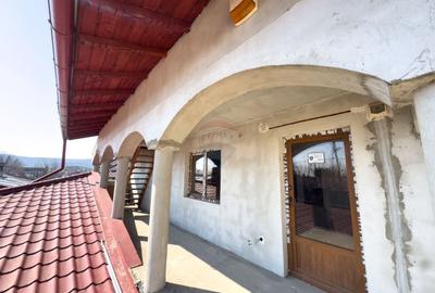 Casă cu 8 camere cu Teren 440 Mp în Central - 21