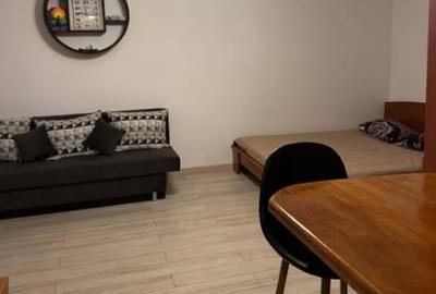 Garsonieră decomandată, mobilată în Vitan Mall