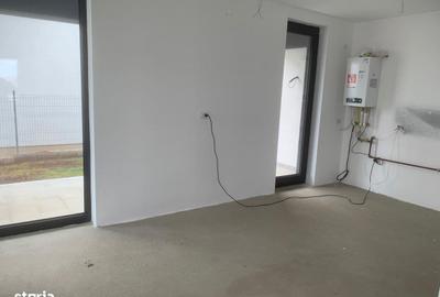 Casă cu 4 camere cu Teren 400 Mp în Micești - 3