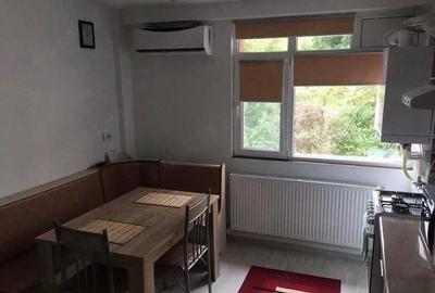 Apartament cu 3 camere decomandat în Sărata