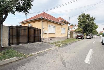 Casă individuală cu 5 camere semidecomandat cu Teren 893 Mp în Iosia - 1