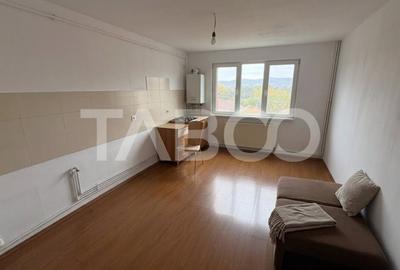 Apartament cu 3 camere decomandat în Trei Stejari