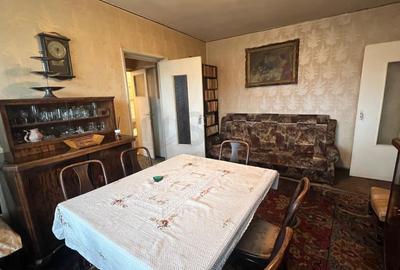 Apartament cu 3 camere decomandat, mobilat în Victoriei