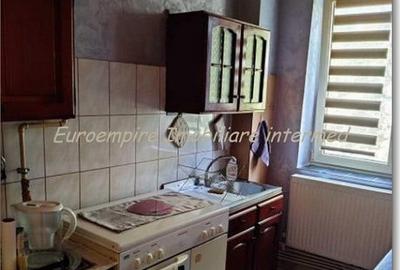 Apartament cu 3 camere semidecomandat în Abator
