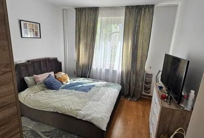 Apartament cu 2 camere semidecomandat, mobilat în Podu Roș