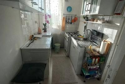 Apartament cu 2 camere semidecomandat în Podul de Piatră