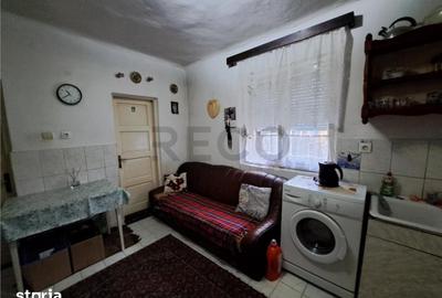 Casă cu 2 camere decomandat cu Teren 257 Mp în Sânmartin
