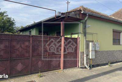 Casă cu 2 camere cu Teren 1167 Mp în Central