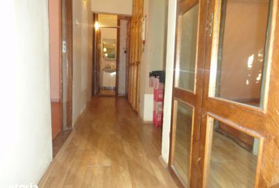 Apartament cu 4 camere decomandat în Micălaca