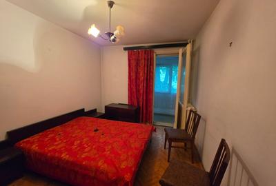 Apartament cu 3 camere semidecomandat în Dristor