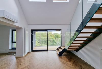 Penthouse cu 5 camere decomandat în Băneasa