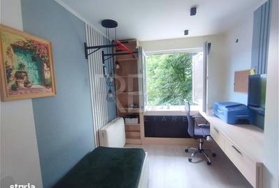 Apartament cu 3 camere decomandat în Titan