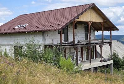 Casă cu 6 camere cu Teren 5600 Mp în Vișagu