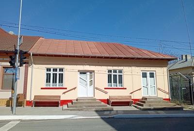 Casă cu 4 camere cu Teren 348 Mp în Jurilovca