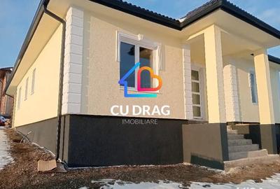 Casă individuală cu 4 camere cu Canalizare în Central - 1