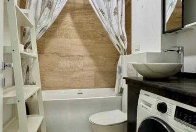 Apartament cu 3 camere semidecomandat în Obor