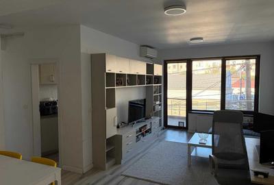 Apartament cu 3 camere semidecomandat în Central - 1