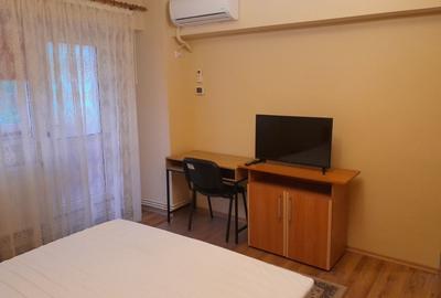 Garsonieră decomandată, mobilată în Barieră