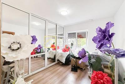 Apartament cu 3 camere decomandat în Milcov