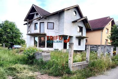 Casă individuală cu 4 camere cu Canalizare în Cetate