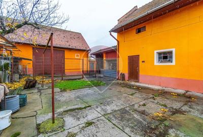 Casă cu Teren 1680 Mp în Stupini