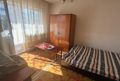 Garsonieră decomandată, mobilată în Rovine