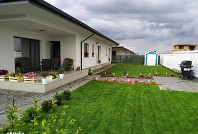 Casă cu 4 camere în Cristian