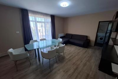 Apartament cu 3 camere semidecomandat în Pârneava