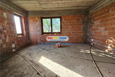 Casă cu 7 camere cu Teren 1680 Mp în Frumușani