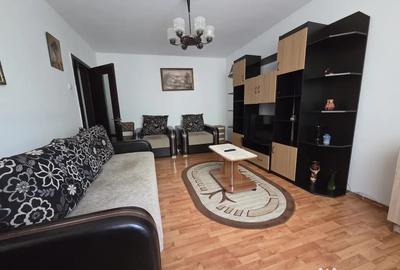 Apartament cu 2 camere decomandat în Păcii