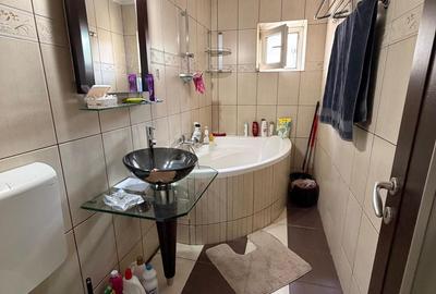 Apartament cu 4 camere în Vitan