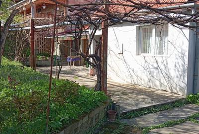 Casă cu 4 camere în Central - 2