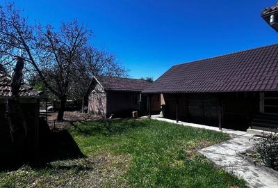 Casă cu 3 camere cu Teren 3000 Mp în Central
